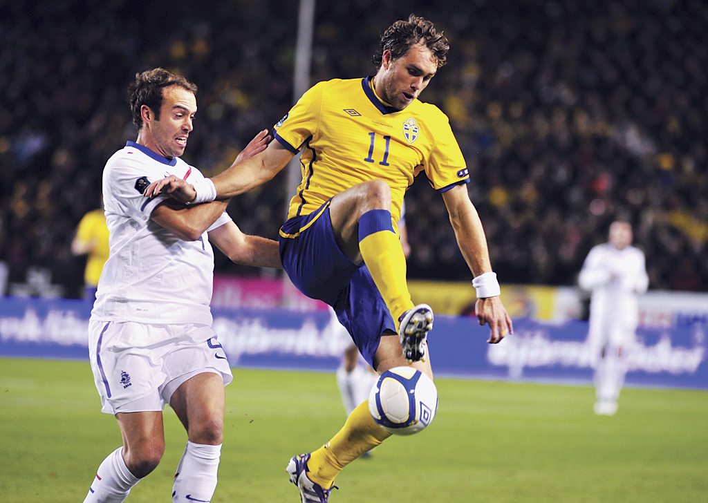 Johan Elmander var, tillsammans med Andreas Isaksson, matchens gigant. Johan Elmander var, tillsammans med Andreas Isaksson, matchens gigant.