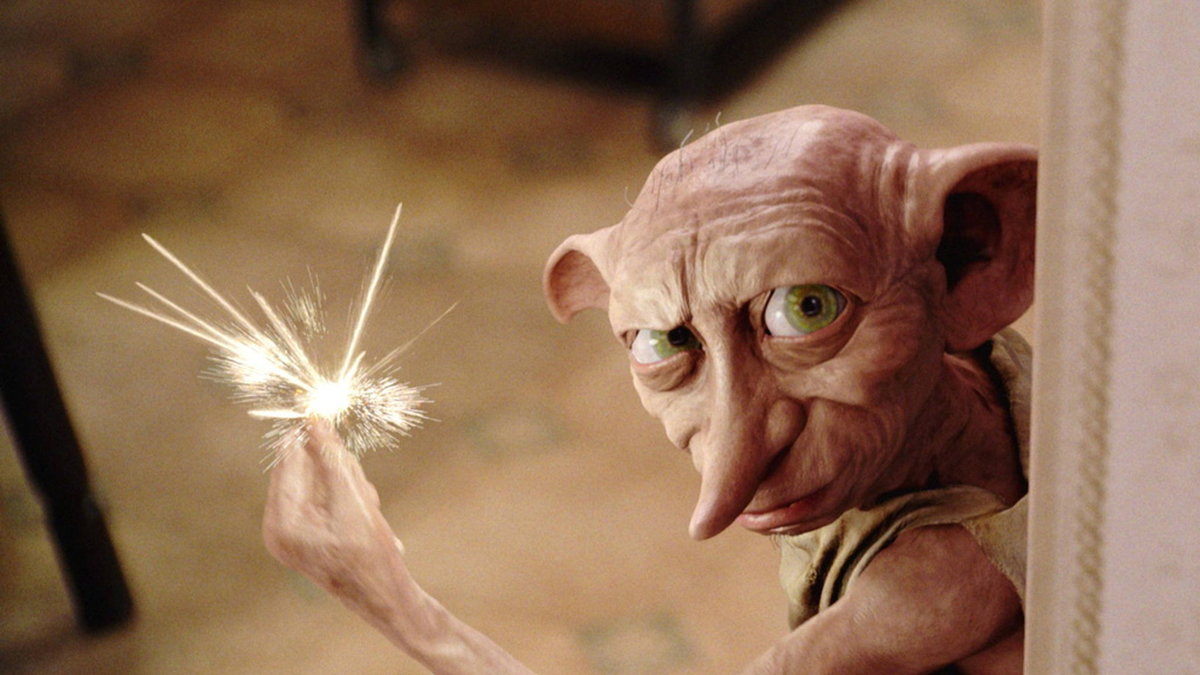 Husalfen Dobby dök upp första gången i 'Harry Potter och hemligheternas kammare' där han var en central figur i handlingen. Pressbild.