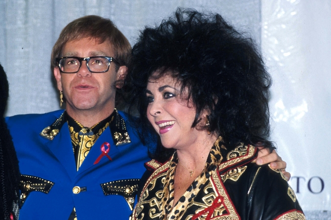 Taylor med Elton John. Taylor med Elton John.