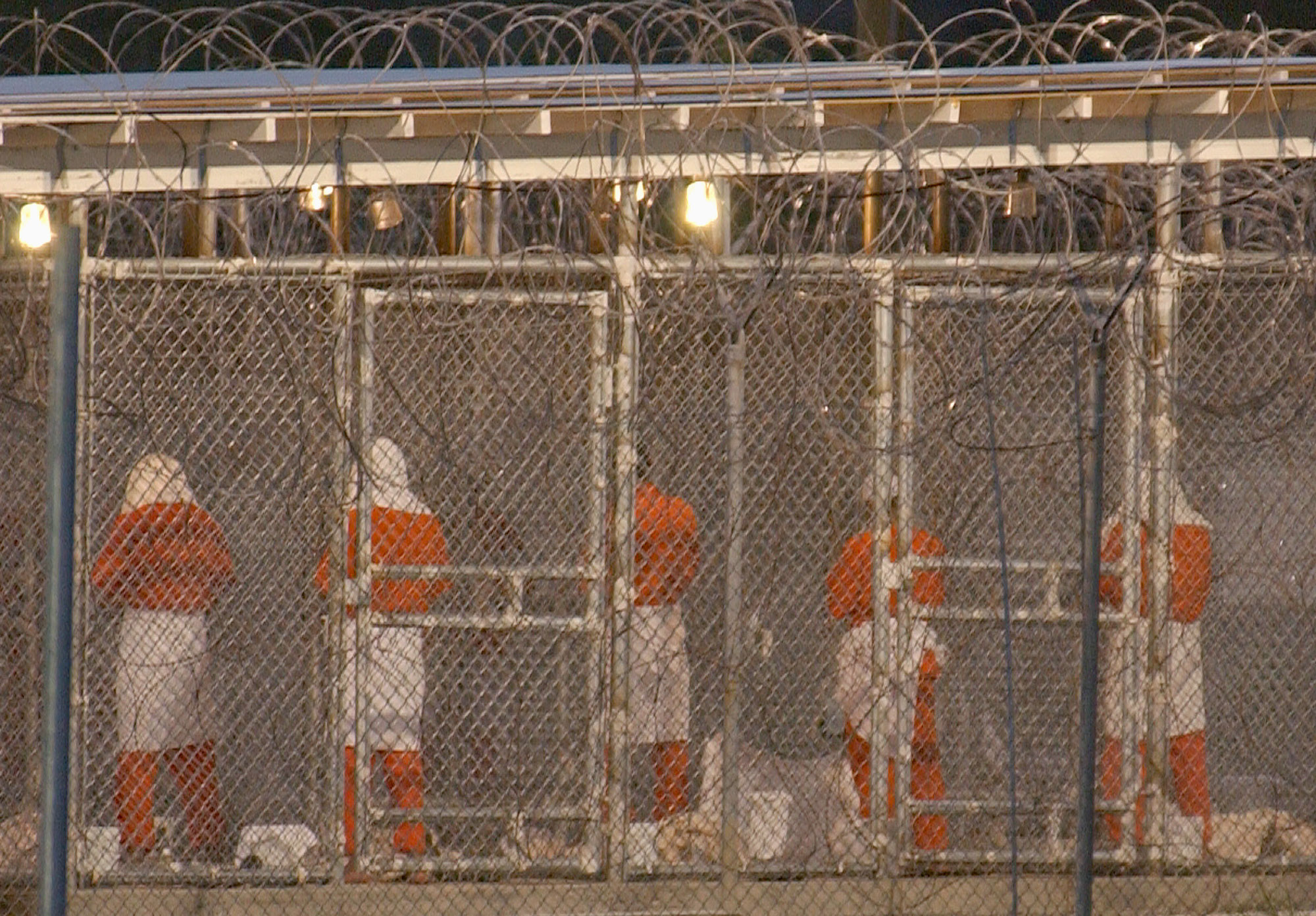 I dag, 10 år efter det att Guantanamofängelset inrättades, sitter fortfarande 171 personer fängslade. Många av de sedan 2002. 