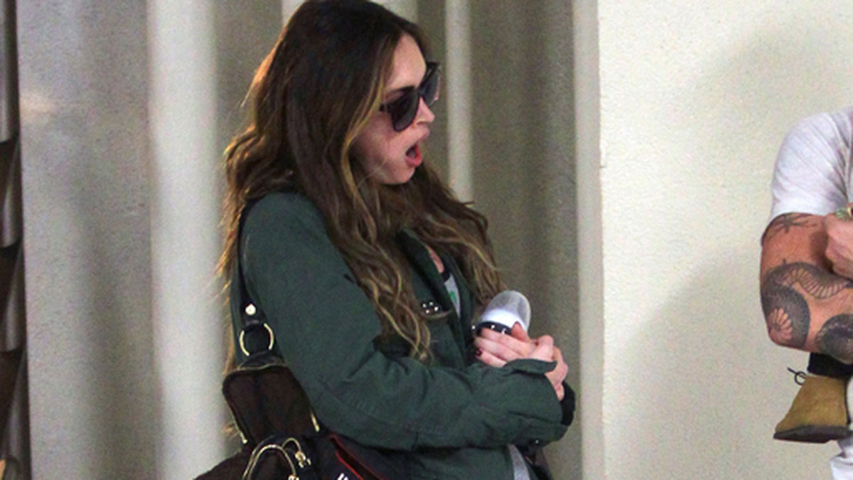 Höggravida Megan Fox är på väg till läkaren i Beverly Hills. 