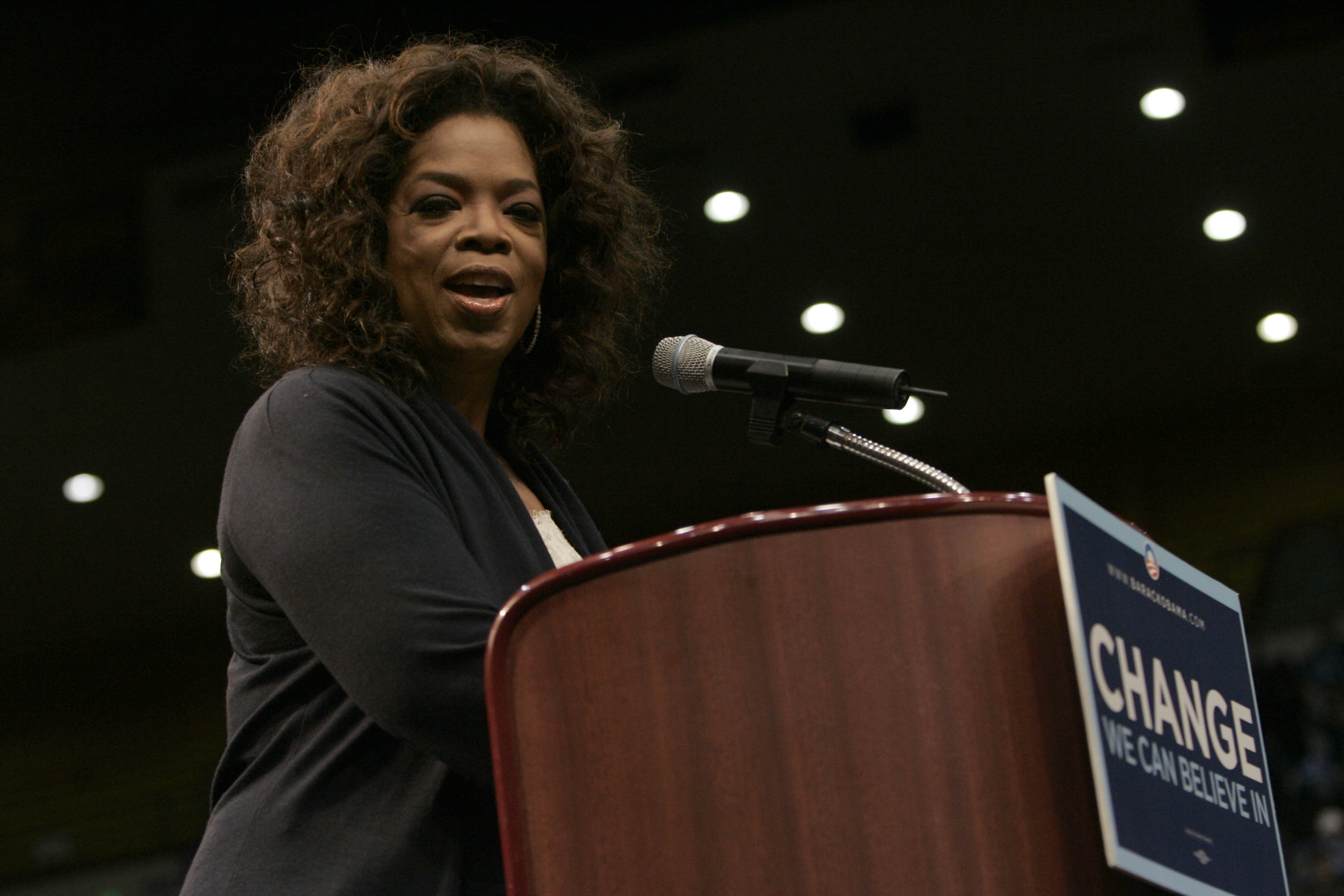 Tevestjärnan Oprah Winfrey var en av nyckelfigurerna när Obama vann valet 2008. Trots att hon lagt ned sin show är hon ännu betydelsefull. Tevestjärnan Oprah Winfrey var en av nyckelfigurerna när Obama vann valet 2008. Trots att hon lagt ned sin show är hon ännu betydelsefull.
