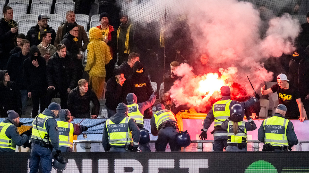 Läktarbråk under allsvenska guldmatchen mellan Malmö FF och IF Elfsborg. Arkivbild.