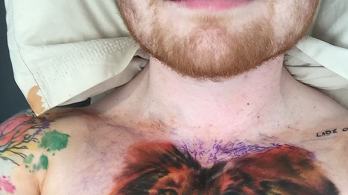 Ed Sheeran slog på stort och gjorde ett stort lejon över bröstet. 
