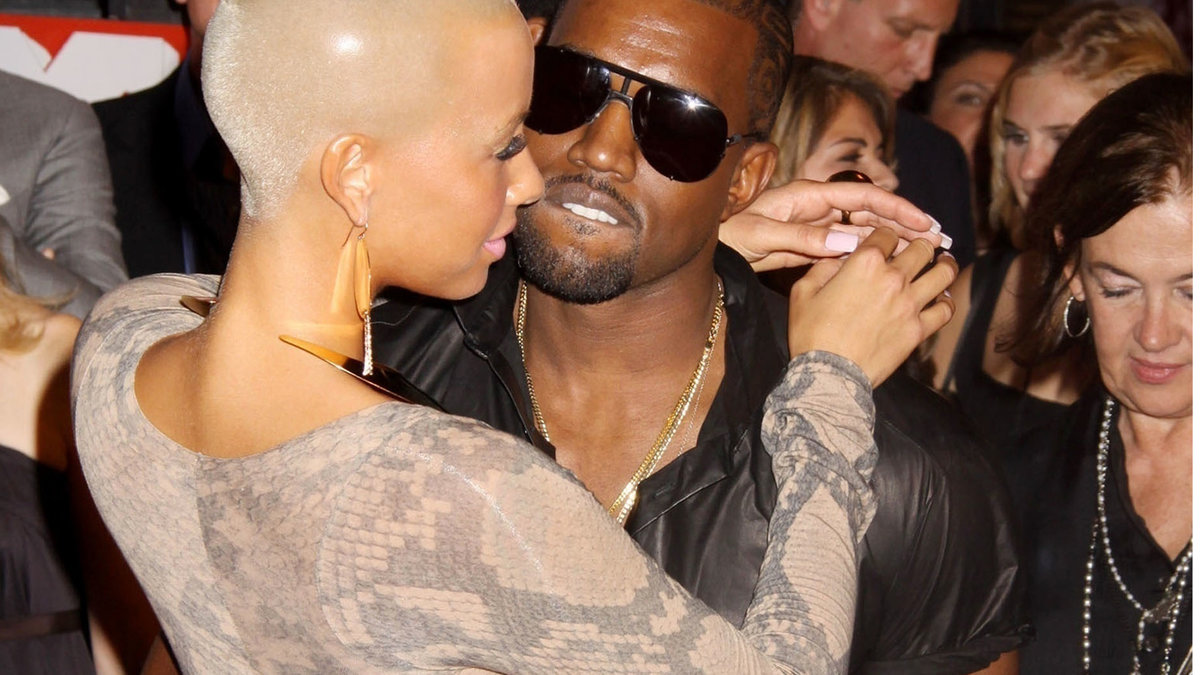 Kanye West förnekar Amber Roses uppgifter om deras sexliv.