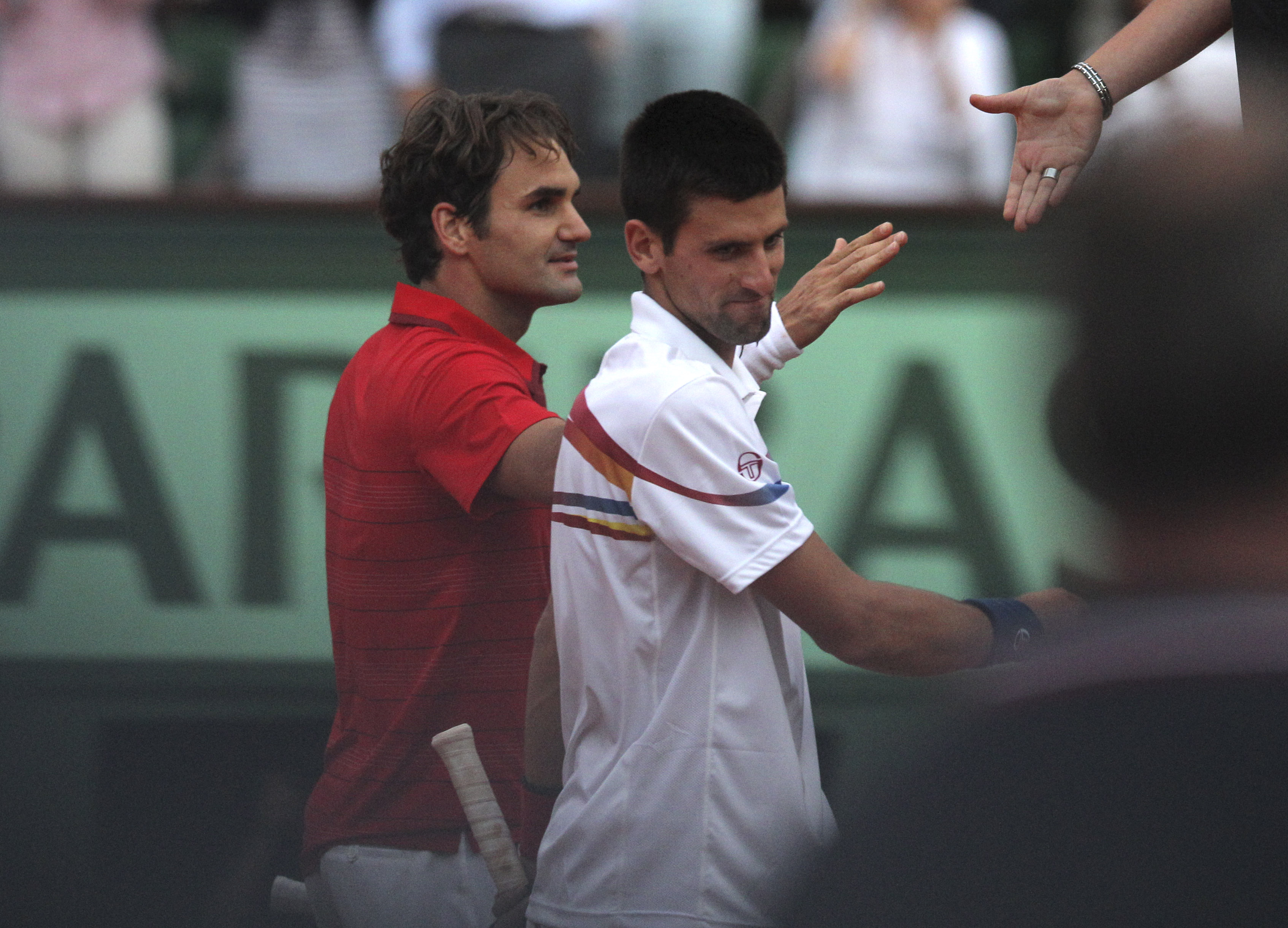 Men årets kanske mest minnesvärda drabbning på en tennisbana ägde rum i Paris. En oförglömlig match ägde rum på Roland Garros, där Roger Federer slutligen drog det längsta stråt. Men årets kanske mest minnesvärda drabbning på en tennisbana ägde rum i Paris. En oförglömlig match ägde rum på Roland Garros, där Roger Federer slutligen drog det längsta stråt.