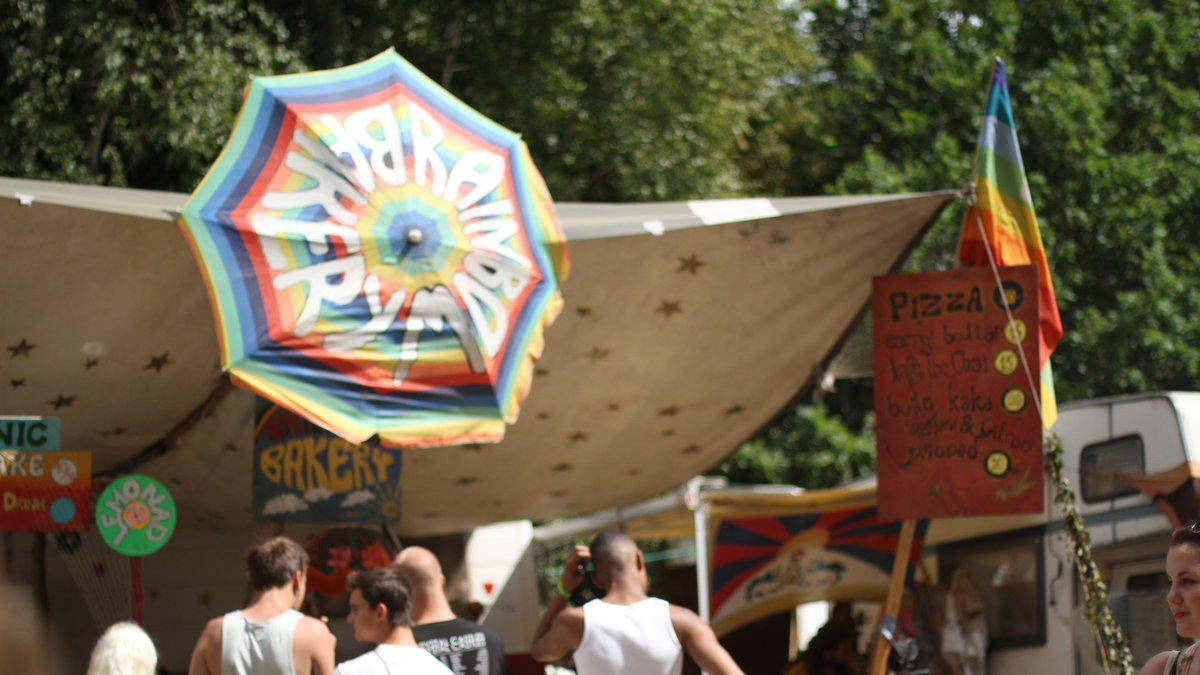 Festivalens godaste pizza bakades i en hemmagjord hippie-ugn