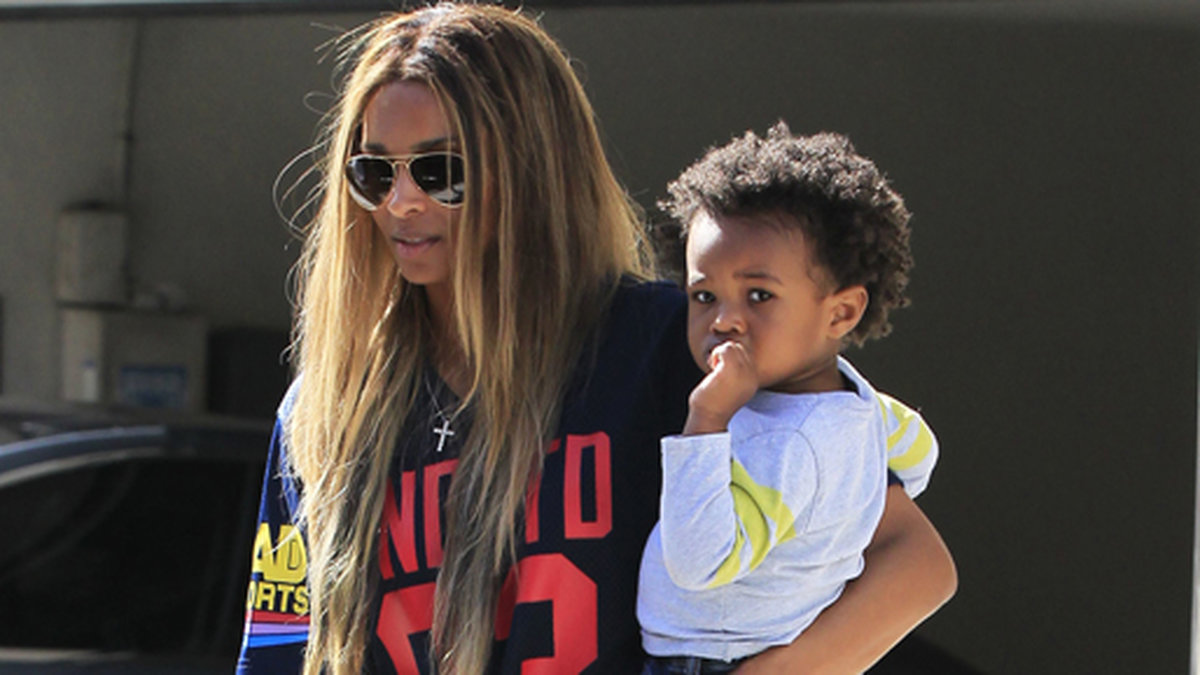 Ciara med sonen Future Wilburn i Beverly Hills.