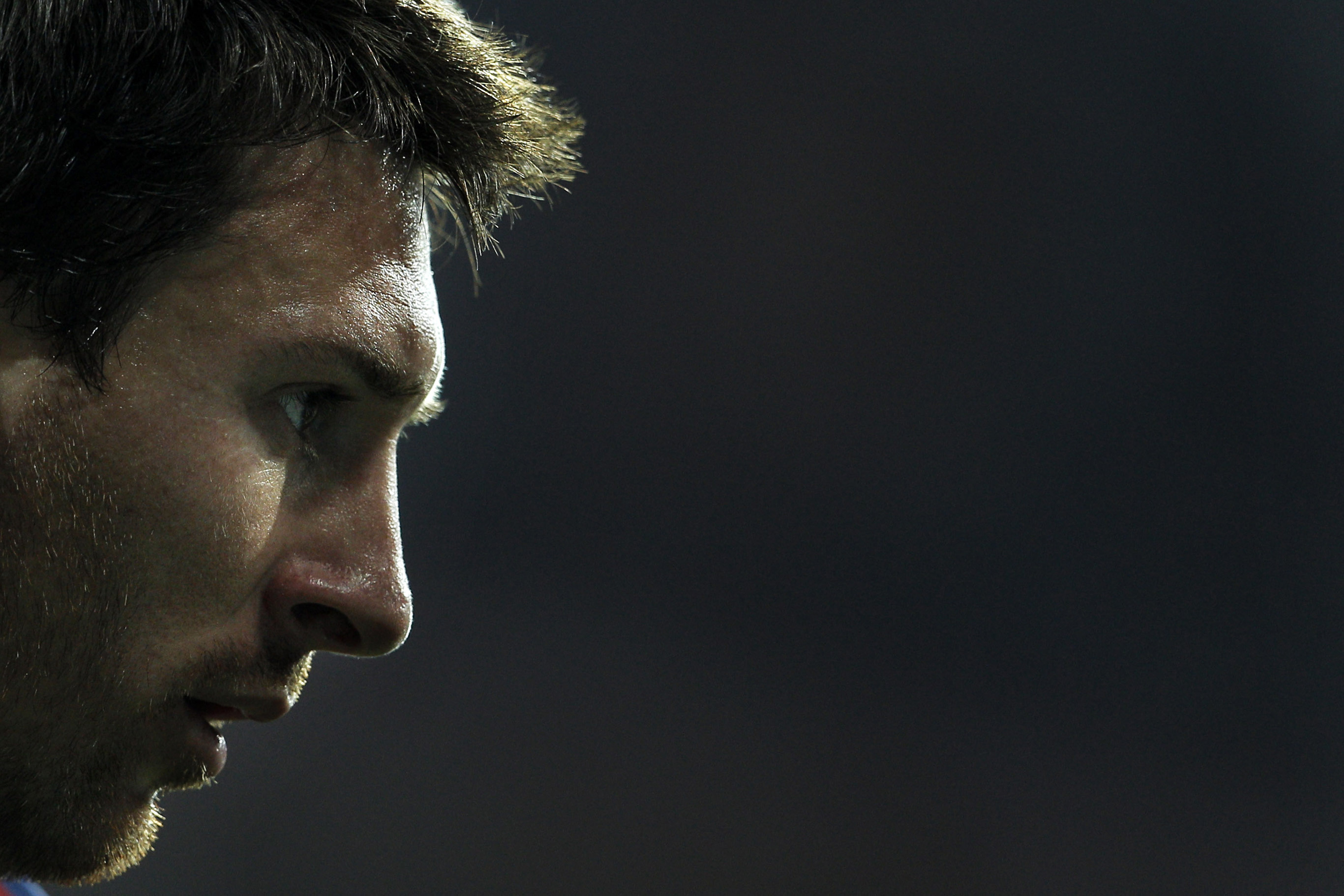 Många experter anser att Messi går mot sin tredje seger. Skulle den lille argentinaren plocka hem titeln blir han, tillsammans med (den riktige) Ronaldo, ensam om att inneha tre Ballon d'Or. Många experter anser att Messi går mot sin tredje seger. Skulle den lille argentinaren plocka hem titeln blir han, tillsammans med (den riktige) Ronaldo, ensam om att inneha tre Ballon d'Or.