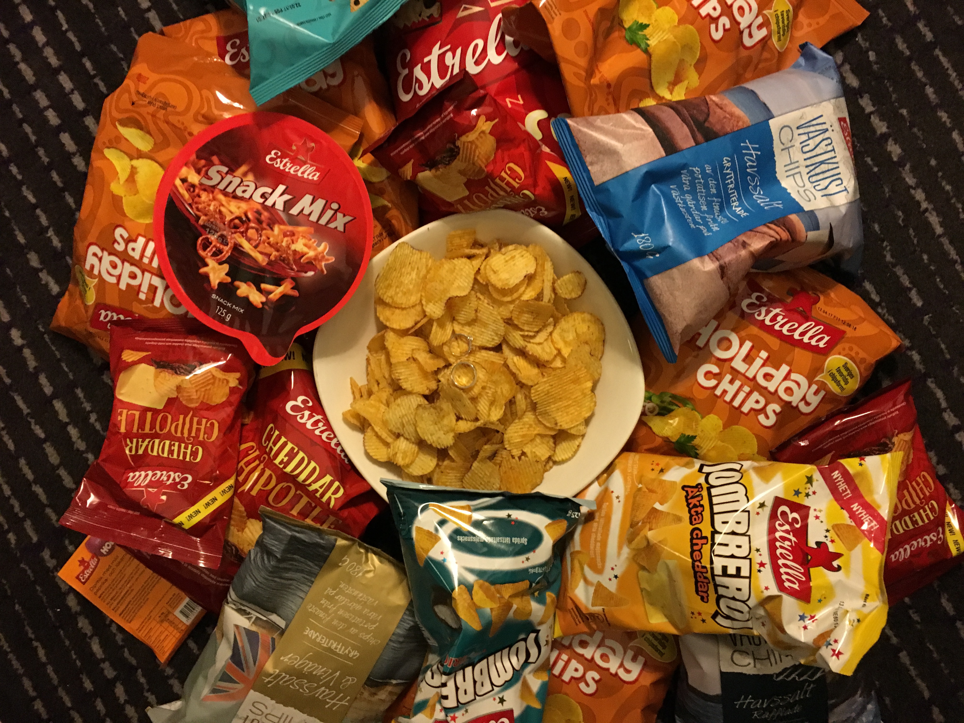 Joel, 28, friade på det bästa sättet någonsin via en påse chips