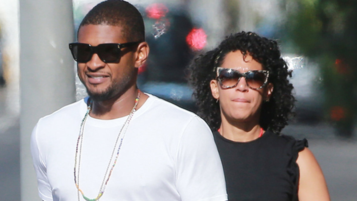 Usher och hans fru Grace tar en pizza i Los Angeles. 