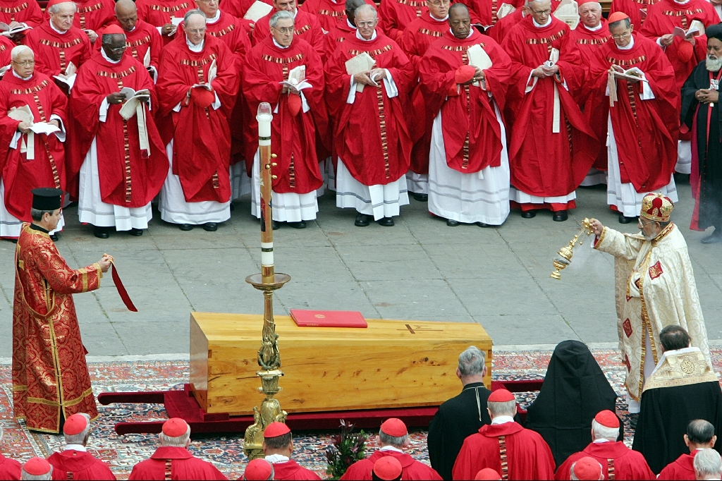 Den förre påven Johannes Paulus II:s begravningsceremonin tillsammans med kostnaderna för det efterföljande valet av nytt överhuvud kostade 60 miljoner kronor.