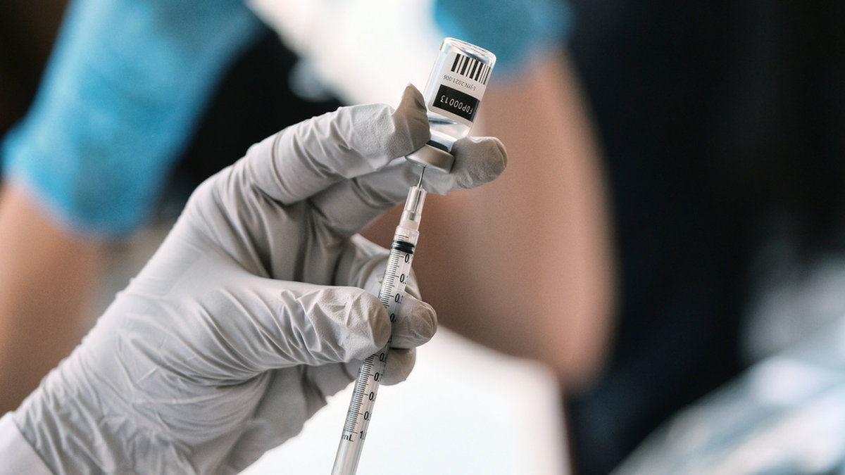 Vaccin som skyddar mot apkoppor ges på en vaccinationsmottagning i USA. Arkivbild.