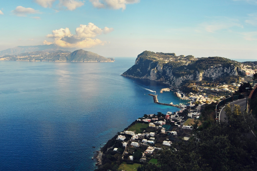 Om tio år tänker Chloé att hon kanske har köpt sig ett hus på Capri...