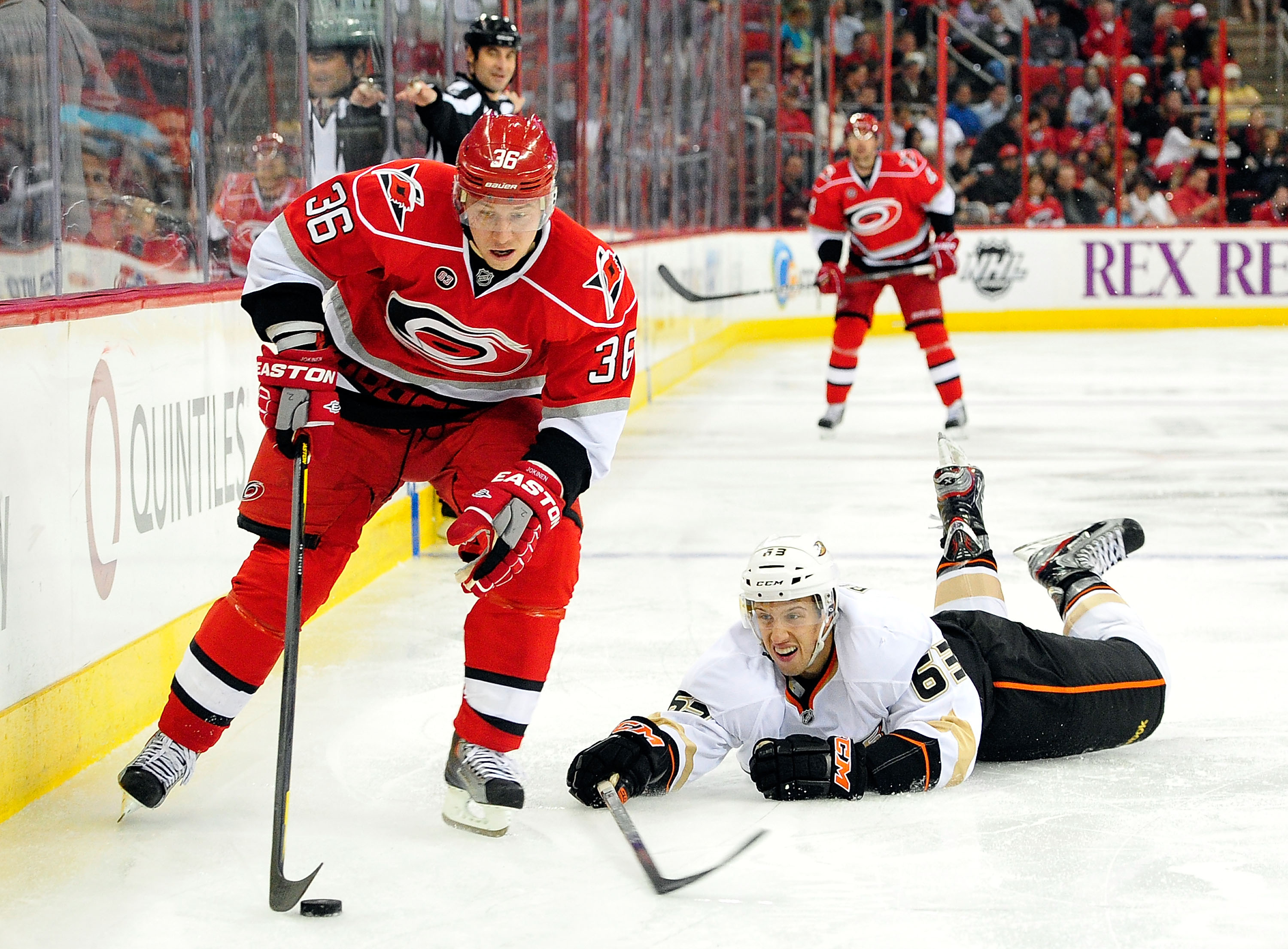 Jussi Jokinen har hunnit med tre NHL-klubbar sedan han flyttade från Finland. 2006 skrev han på för Dallas och efter det har han också spelat i Tampa Bay och Carolina. Jussi Jokinen har hunnit med tre NHL-klubbar sedan han flyttade från Finland. 2006 skrev han på för Dallas och efter det har han också spelat i Tampa Bay och Carolina.