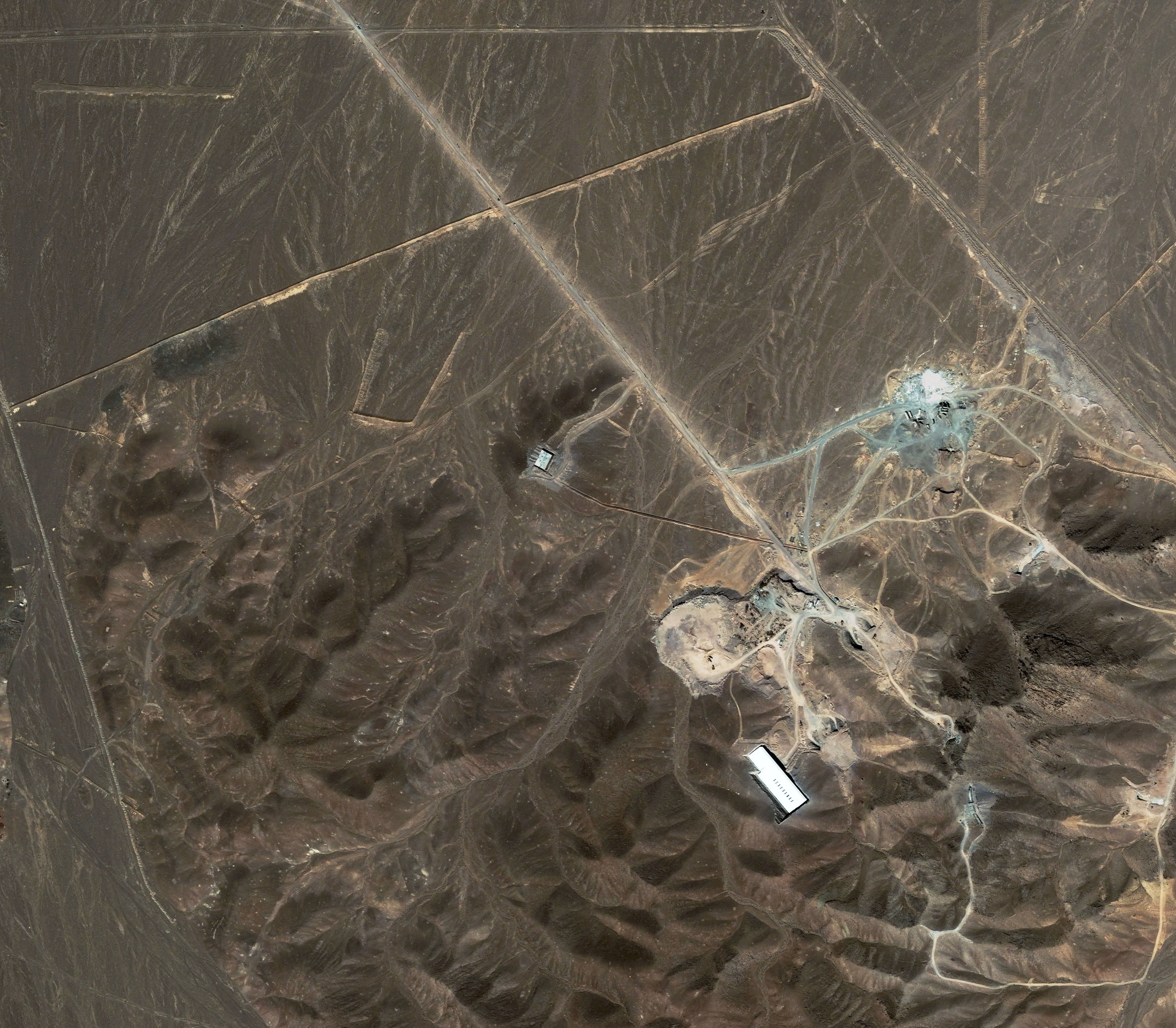 Ett satellitfoto över en av Irans misstänkta kärnvapenanläggningar. Det är dessa som israeliska soldater nu befinner sig i Iran för att övervaka.