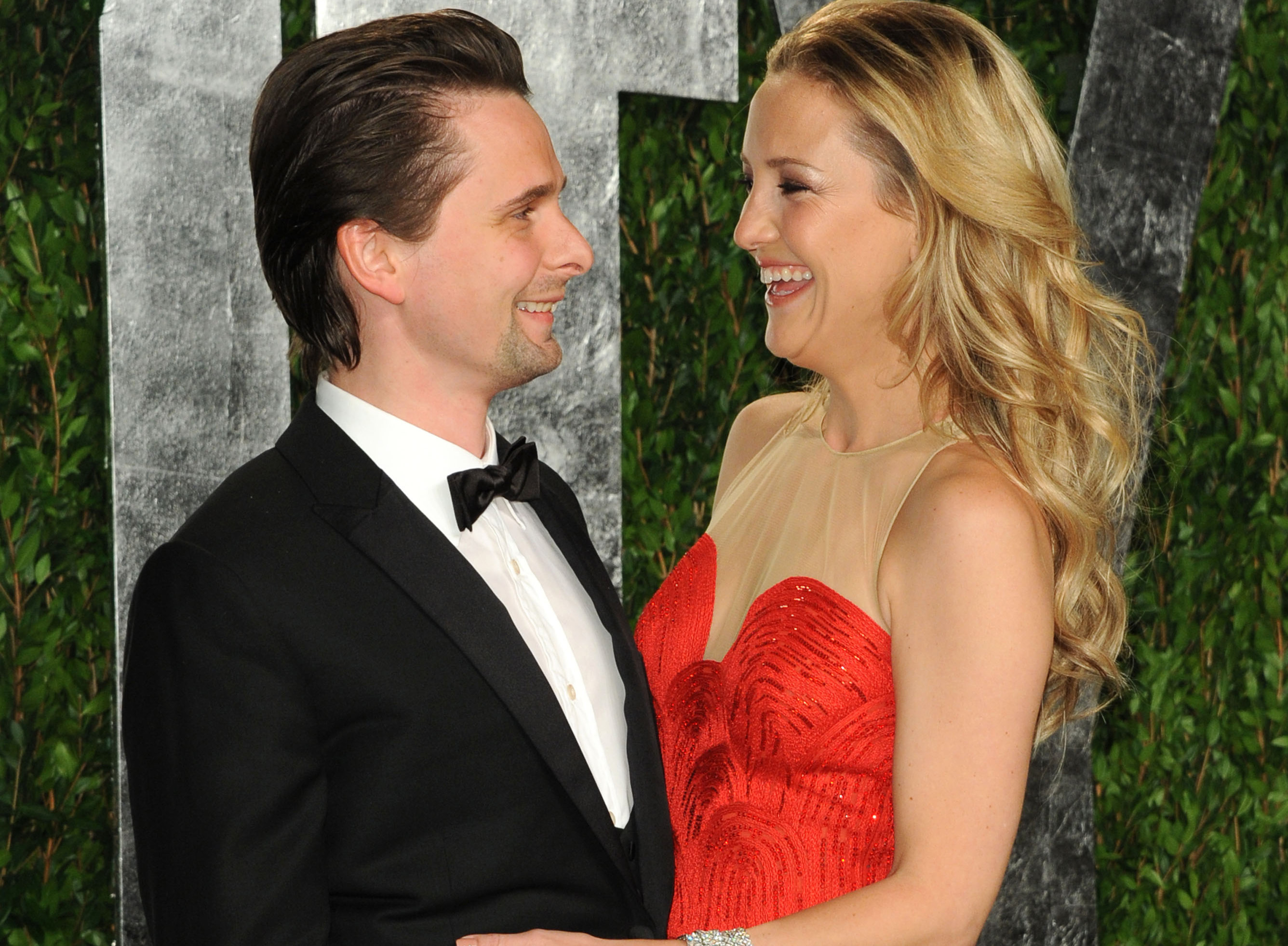 Matt Bellamy och Kate Hudson. Matt Bellamy och Kate Hudson.