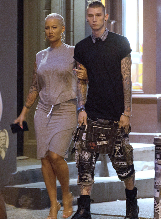 Amber Rose ute med nya pojkvännen Machine Gun Kelly. Amber Rose ute med nya pojkvännen Machine Gun Kelly.