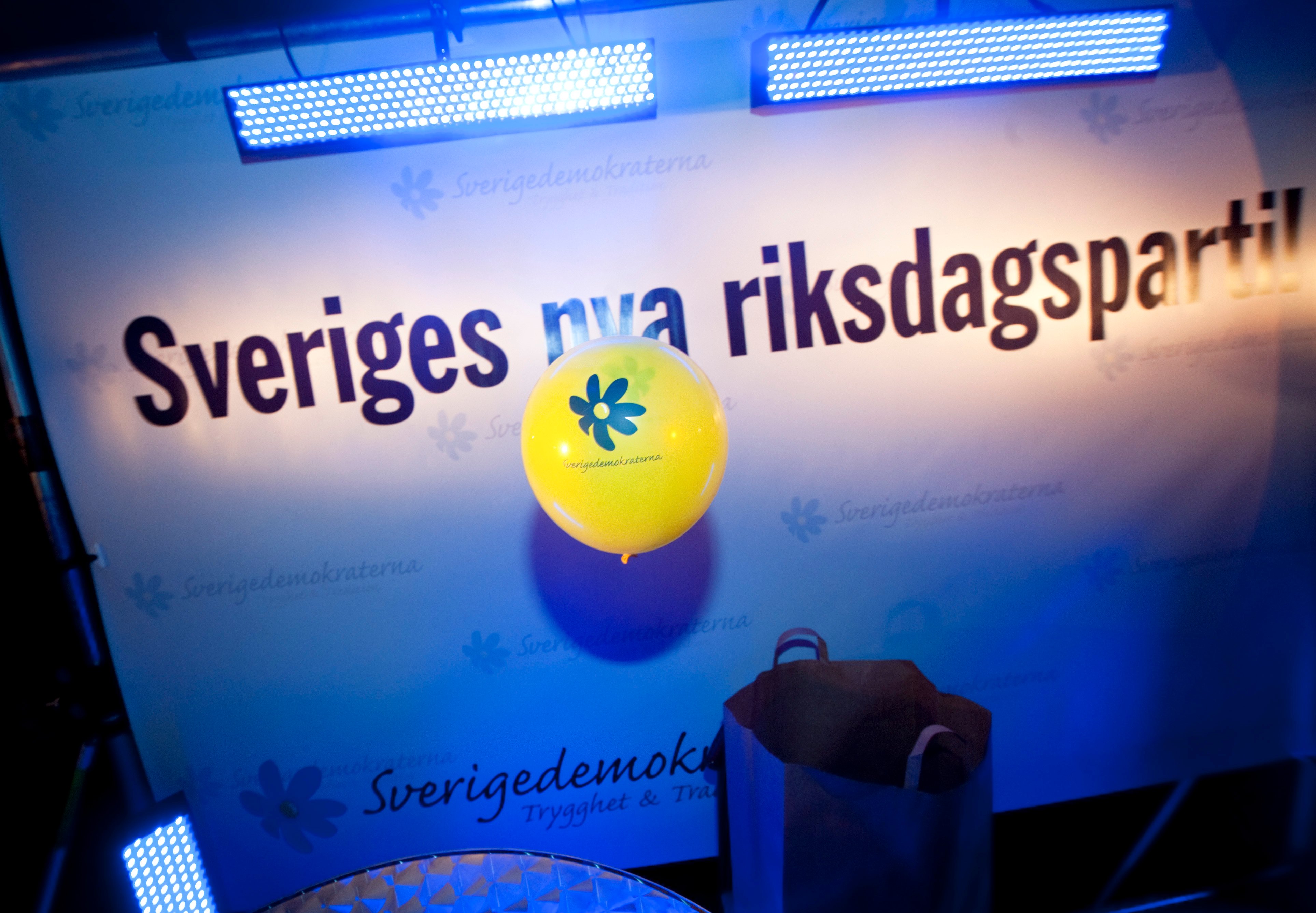 Sverigedemokraterna är emot att partibidragen ska vara offentliga.