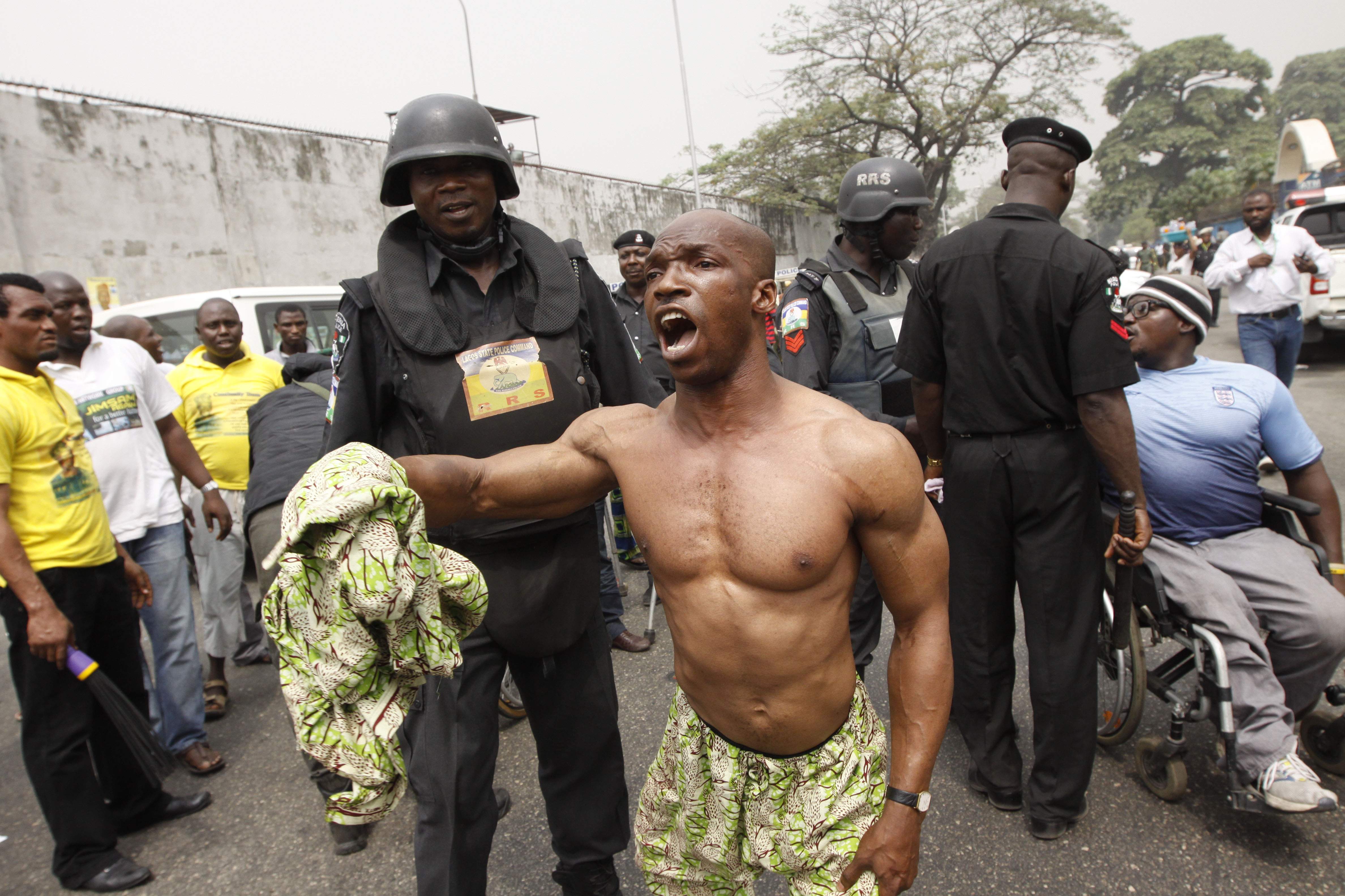Nigeria, Panik, Olycka, Brott och straff