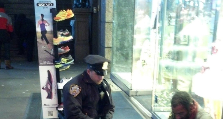 Polisen, Viralt, skor, Hemlös, New York