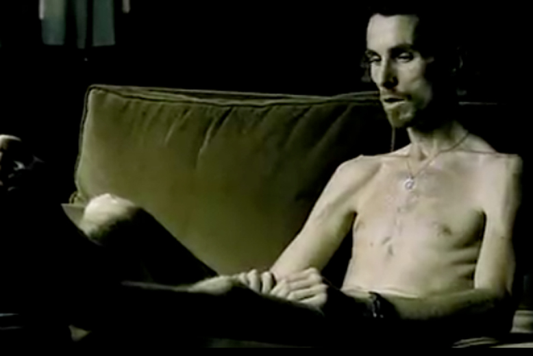 Christian Bale gick ned drygt 27 kg inför rollen i "The Machinist" och vägde som minst 54 kg. Efteråt gick han upp till 108 kg inför sin muskulösa karaktär i "Batman Begins". Christian Bale gick ned drygt 27 kg inför rollen i "The Machinist" och vägde som minst 54 kg. Efteråt gick han upp till 108 kg inför sin muskulösa karaktär i "Batman Begins".