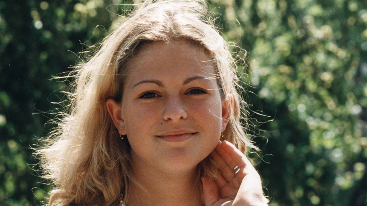 Prinsessan Madeleine utanför Carlssons skola på sin 15-års dag den 10 juni 1987.