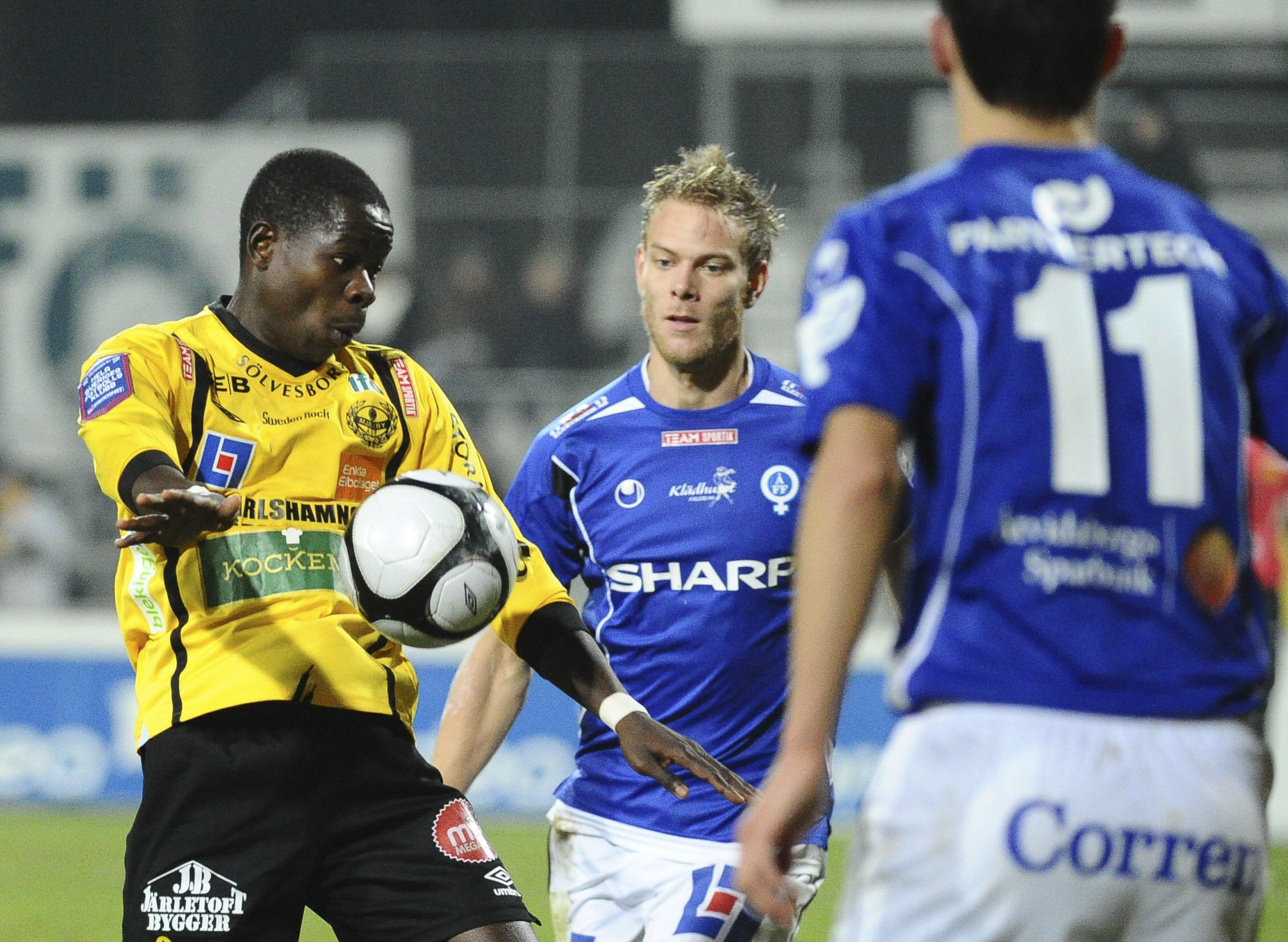 14. Oscar Möller, anfallare. Betyg: 3/5. Kom igång ordentligt och gjorde 12 mål i superettan 2011. Stark och bra i djupled. 14. Oscar Möller, anfallare. Betyg: 3/5. Kom igång ordentligt och gjorde 12 mål i superettan 2011. Stark och bra i djupled.