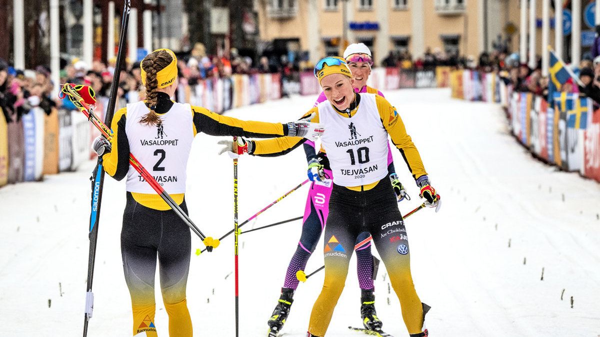 Långloppsåkaren Ida Dahl, till höger, blev bästa svenska i världscupen i Davos i 20 kilometer fristil. Arkivbild.