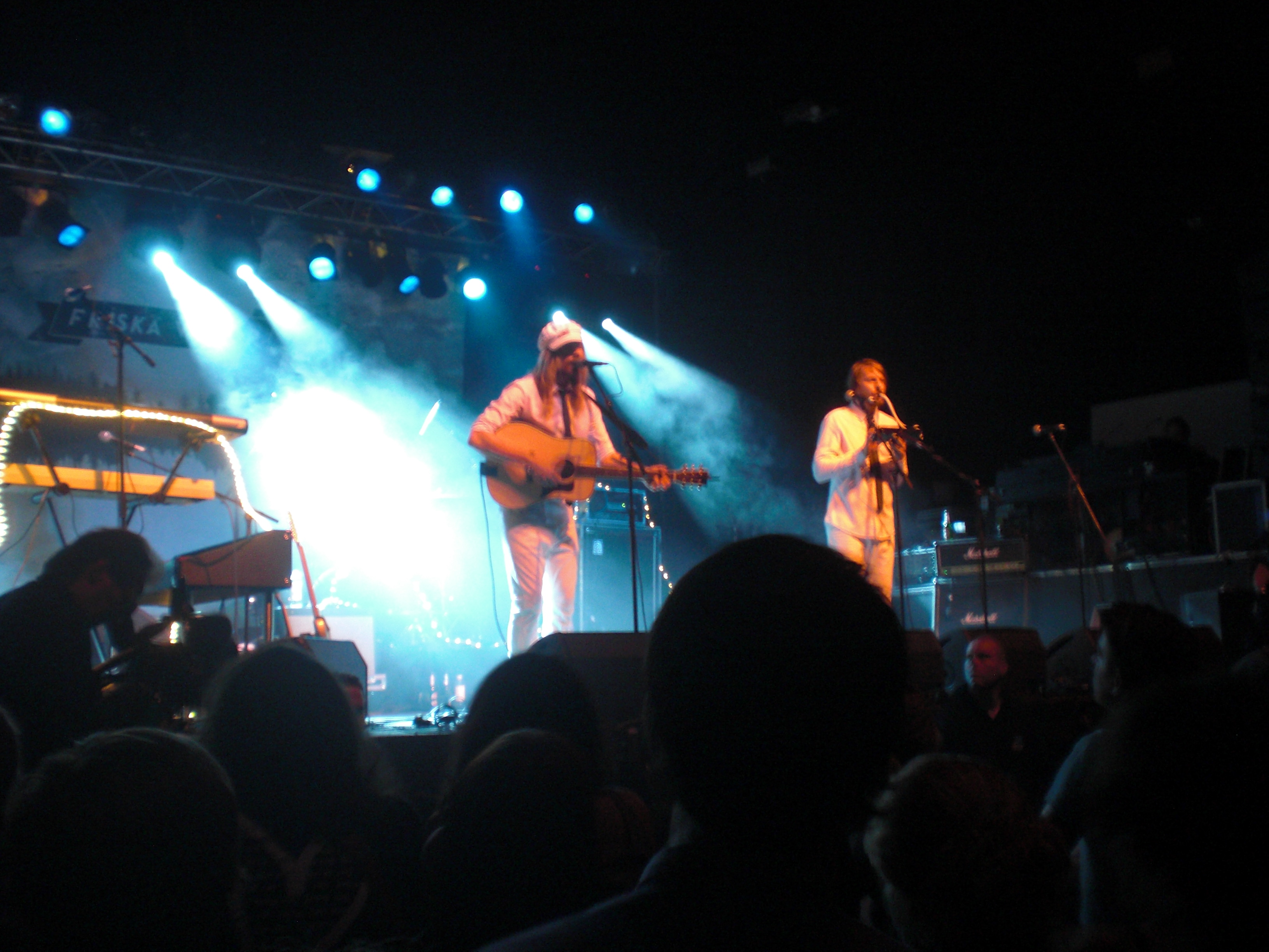 Joakim Svenningsson och Daniel Johansson spelade flera låtar på egen hand, utan resten av bandet.