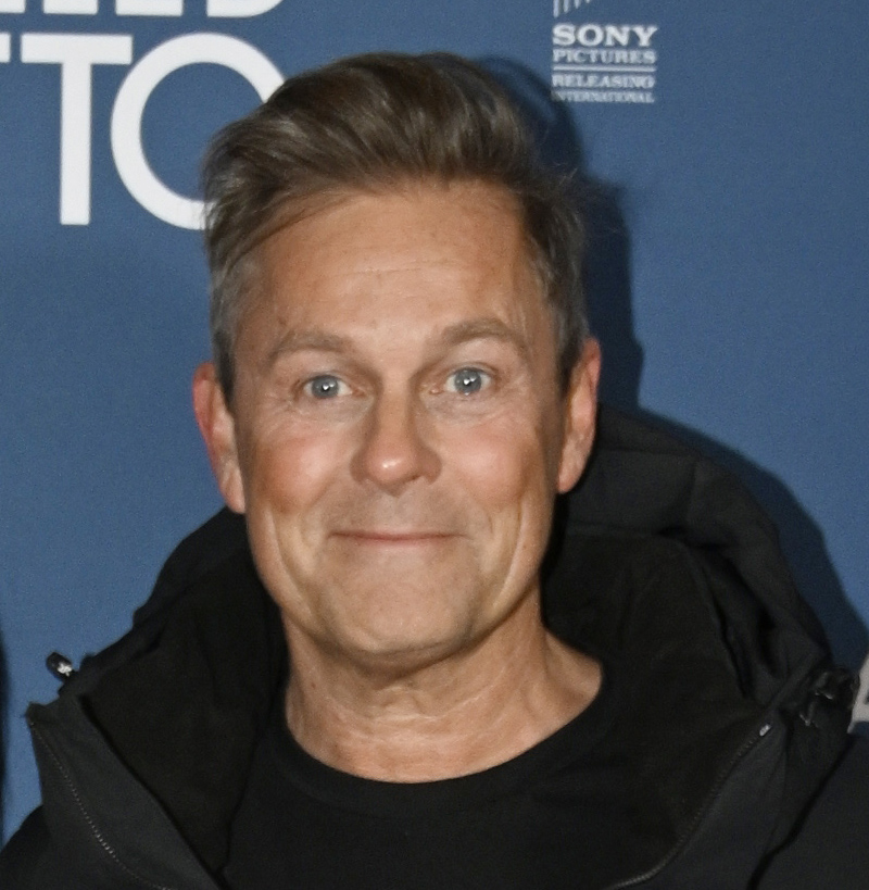 Hans Wahlgren flyttar hem till Pernilla efter Niclas Wahlgrens resa