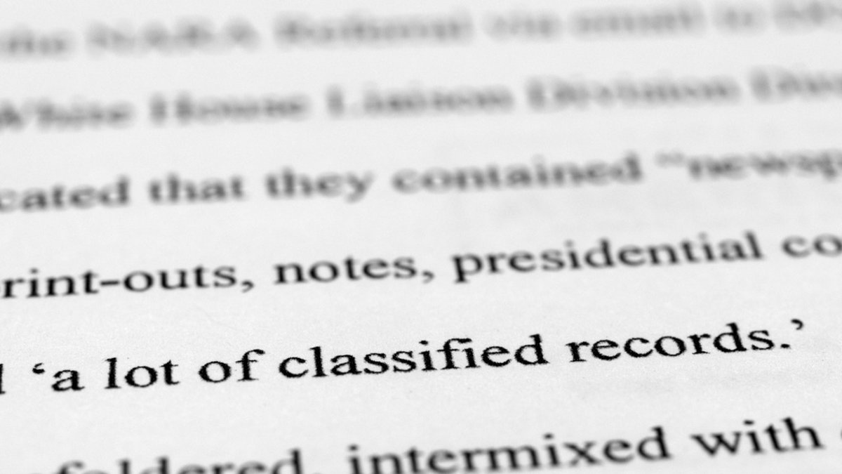 Delar av FBI:s begäran att leta efter dokument hos ex-president Donald Trump i fjol. Arkivbild.