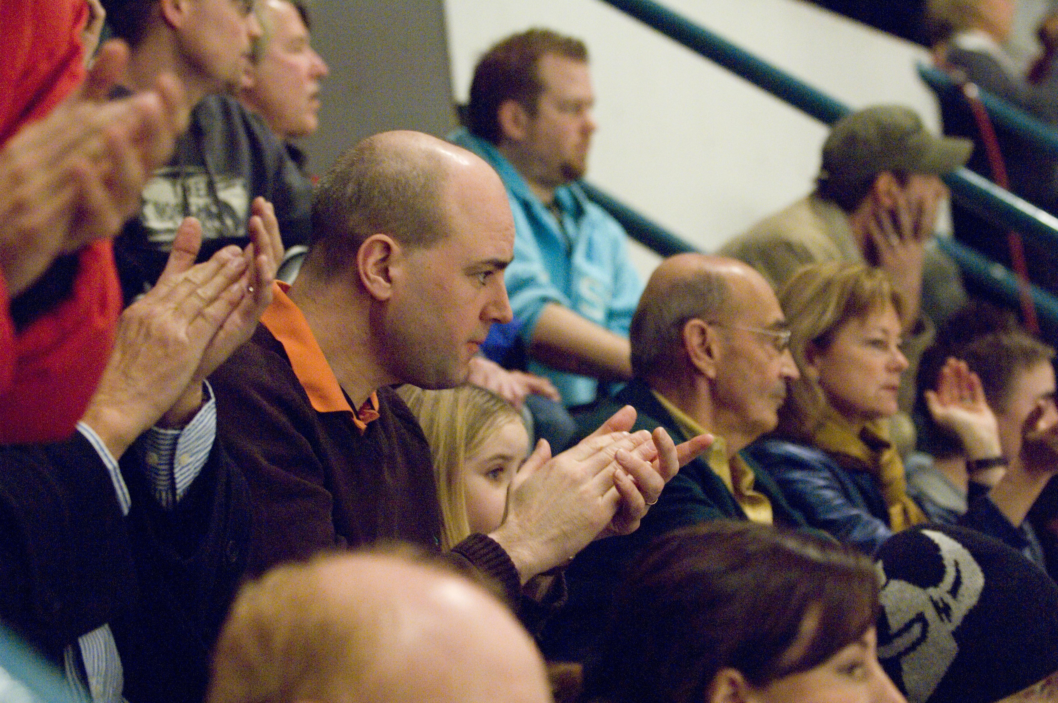 Statsminister Fredrik Reinfeldt på en djurgårdsmatch 2007. I bakgrunden, Lena Adelsohn-Liljeroth med maken Ulf Adelsohn.