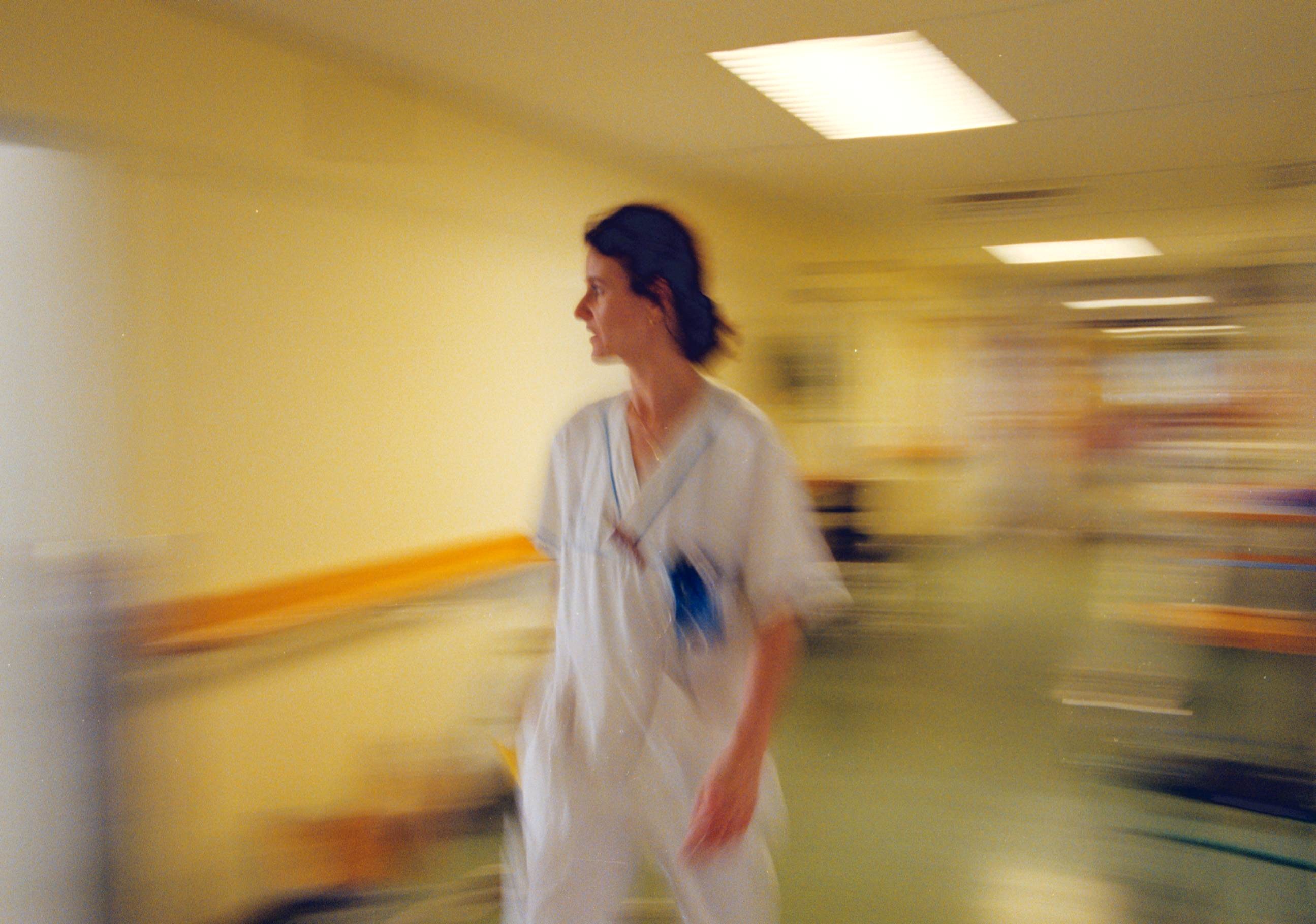 En sjuksköterska får sin legitimation indragen på grund av alkoholproblem (genrebild)