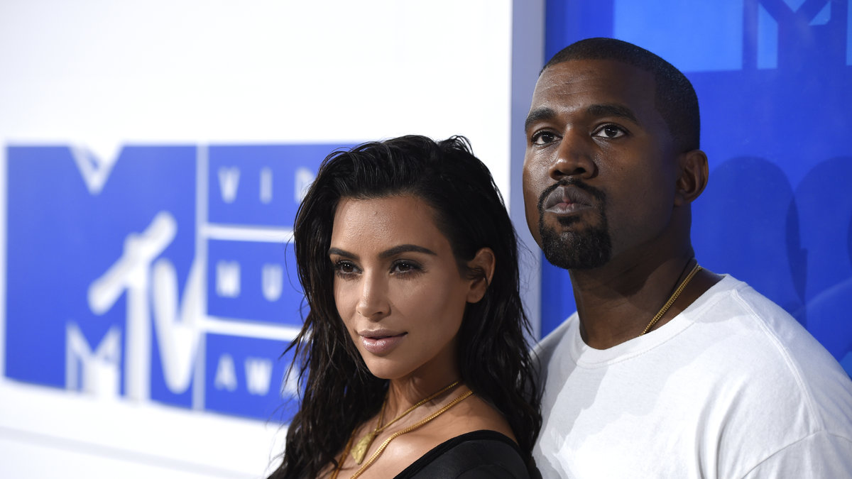 Kim Kardashian och Kanye West går skilda vägar. 