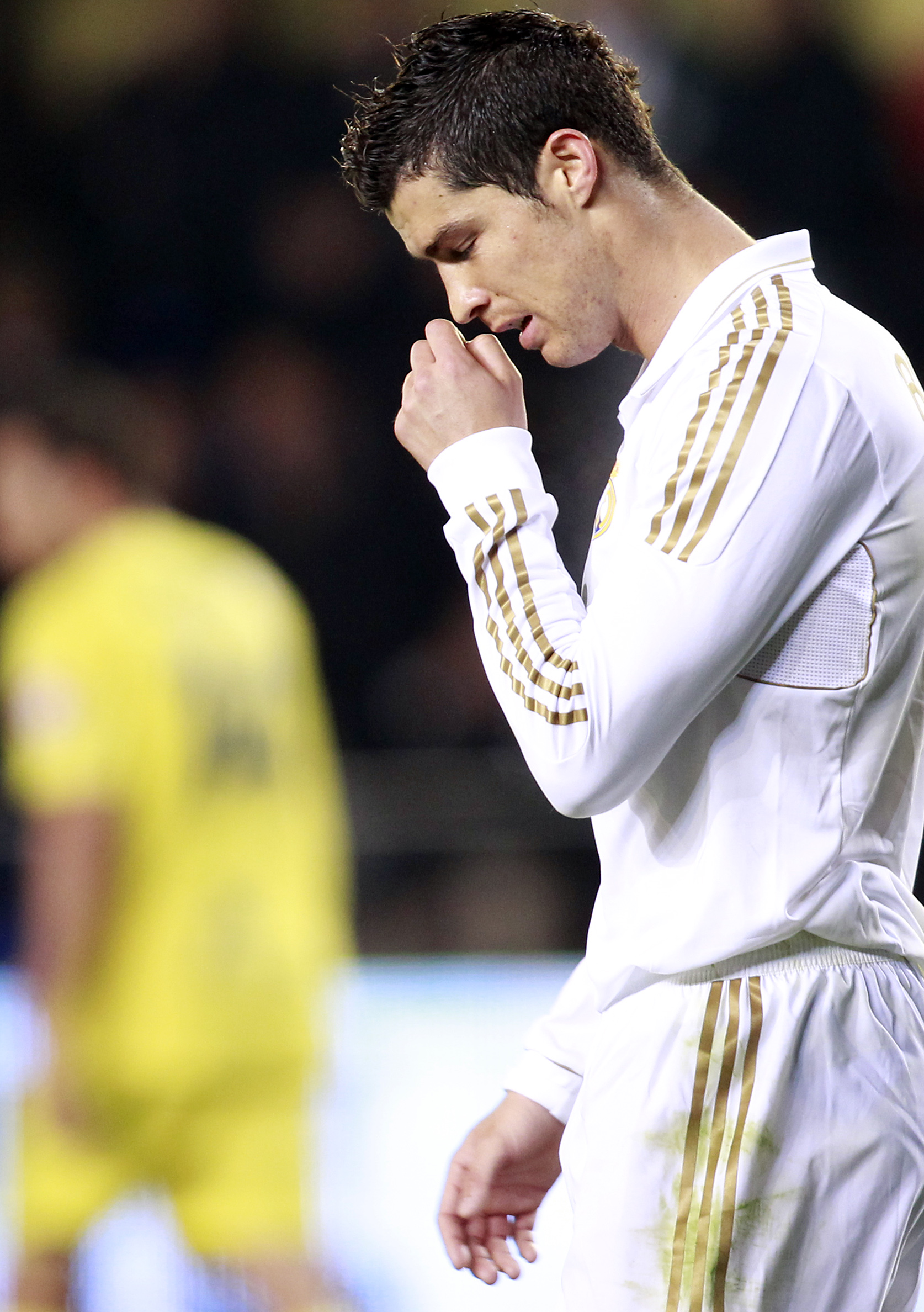 Därefter fick Mesut Özil rött kort och Ronaldo deppade "Det är ett rån", sa han efter matchen enligt AFP. 
