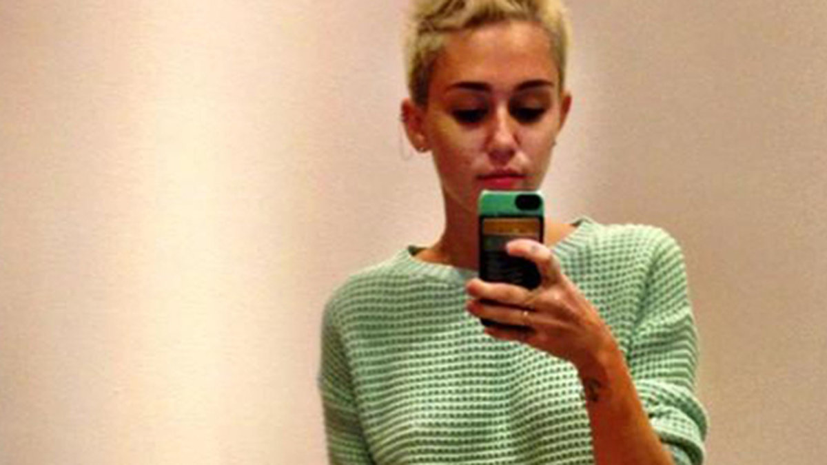 Miley Cyrus vill köpa en mintgrön tröja. 