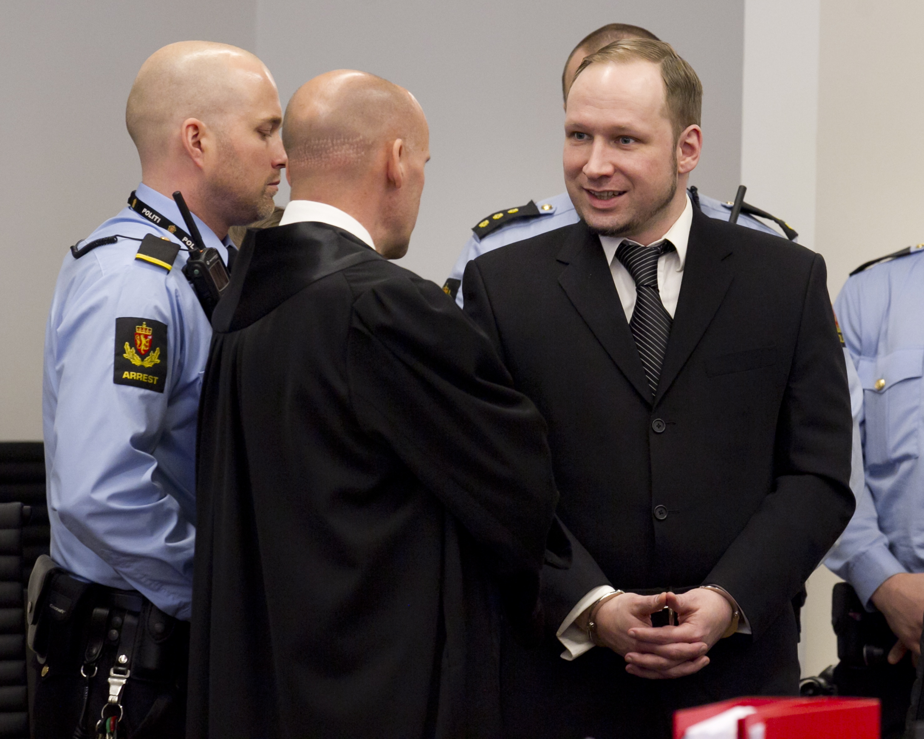 Attentatet i Oslo står i fokus under rättegångens fjärde dag. 