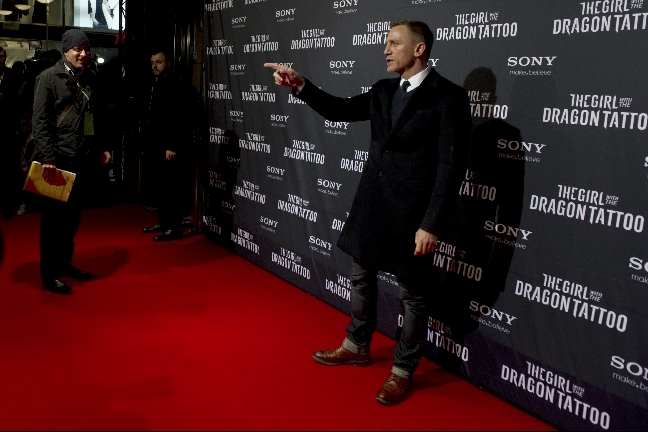 Lite snack med fotograferna från Daniel Craigs sida. Lite snack med fotograferna från Daniel Craigs sida.