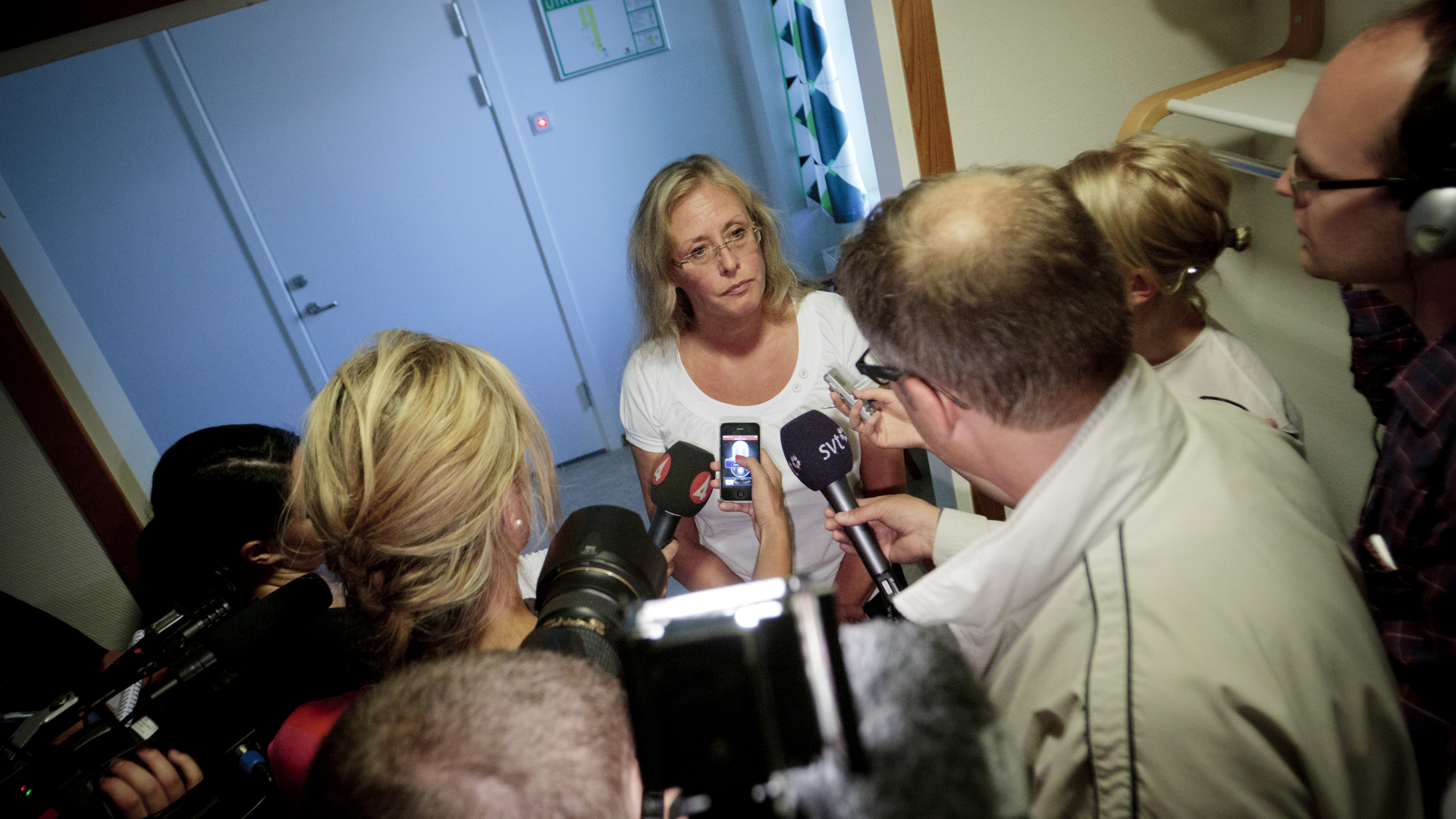 Polisens talesperson Inga-Lena Jonasson berättar efter häktningsförhandlingarna om de detaljer polisen kan släppa. I förmiddags hölls häktningsförhandling om knivmordet på en sjuårig pojke i Umeå i söndags. En 53-årig man som är anhörig till barnet har be
