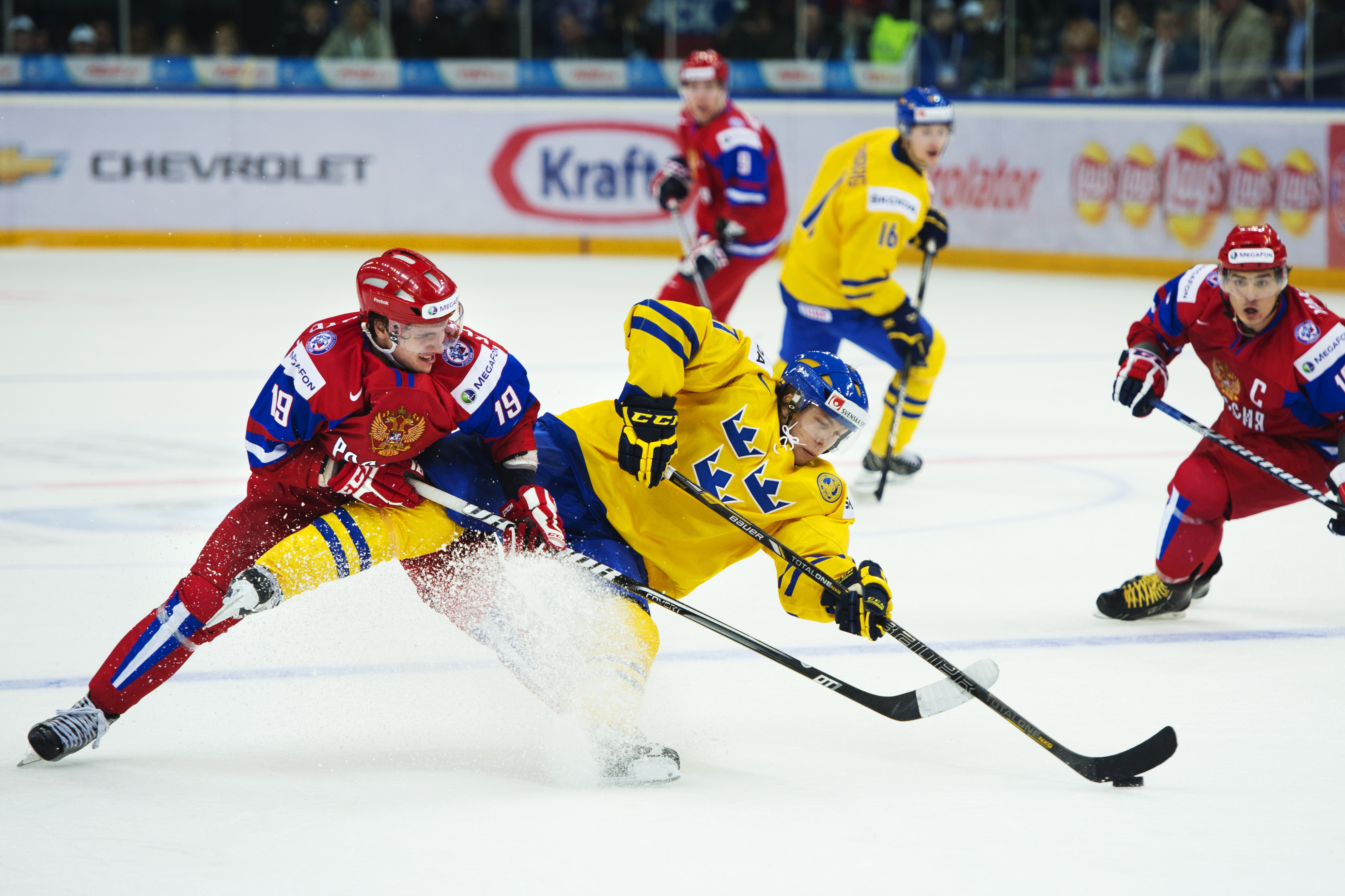 William Karlsson visar balans i JVM-semifinalen mot Ryssland. William Karlsson visar balans i JVM-semifinalen mot Ryssland.