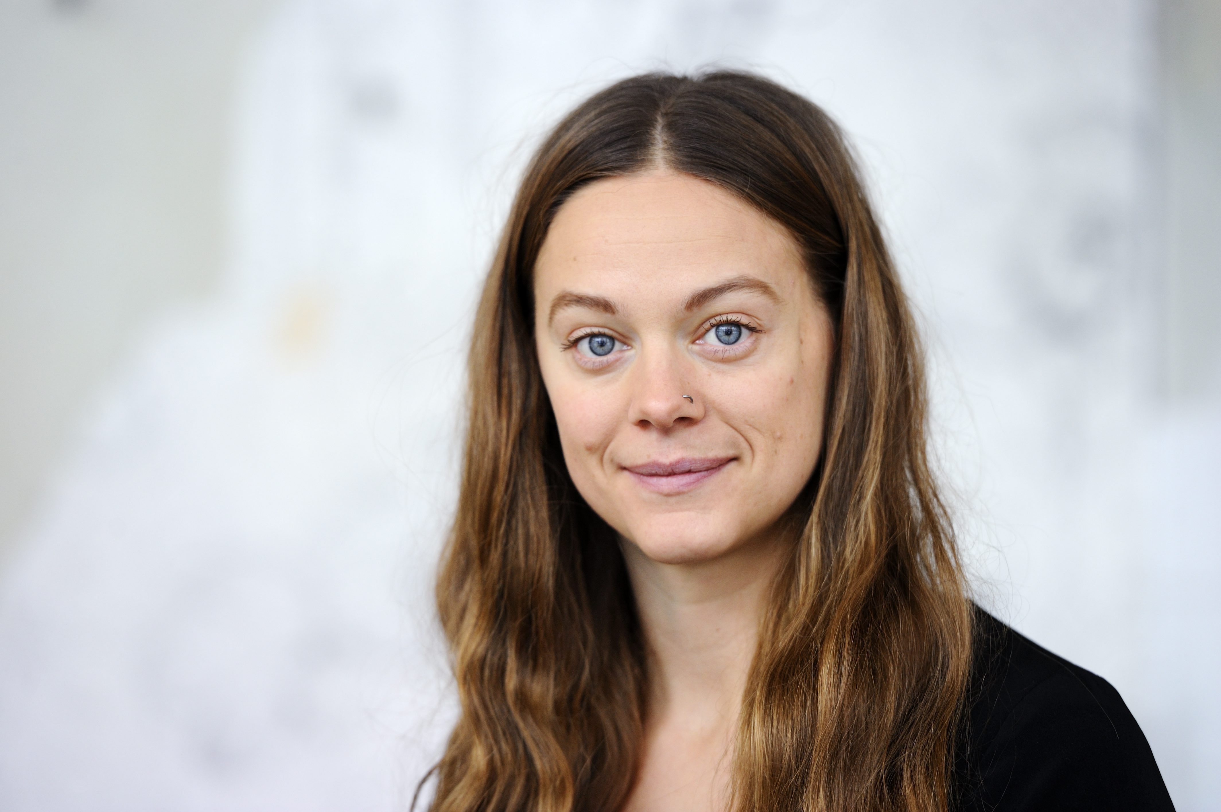 AnnaMaria Jansson, 34 år, författare och journalist. Sportjournalist som i mars 2013 blev den första kvinnliga huvudkommentatorn för en herrfotbollsmatch i teve. Ja, ni läste rätt. AnnaMaria Jansson, 34 år, författare och journalist. Sportjournalist som i mars 2013 blev den första kvinnliga huvudkommentatorn för en herrfotbollsmatch i teve. Ja, ni läste rätt.