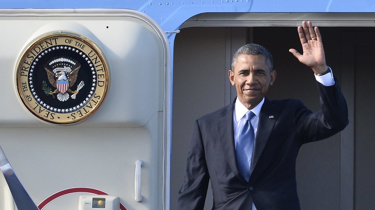 Obama vinkar på Arlanda.