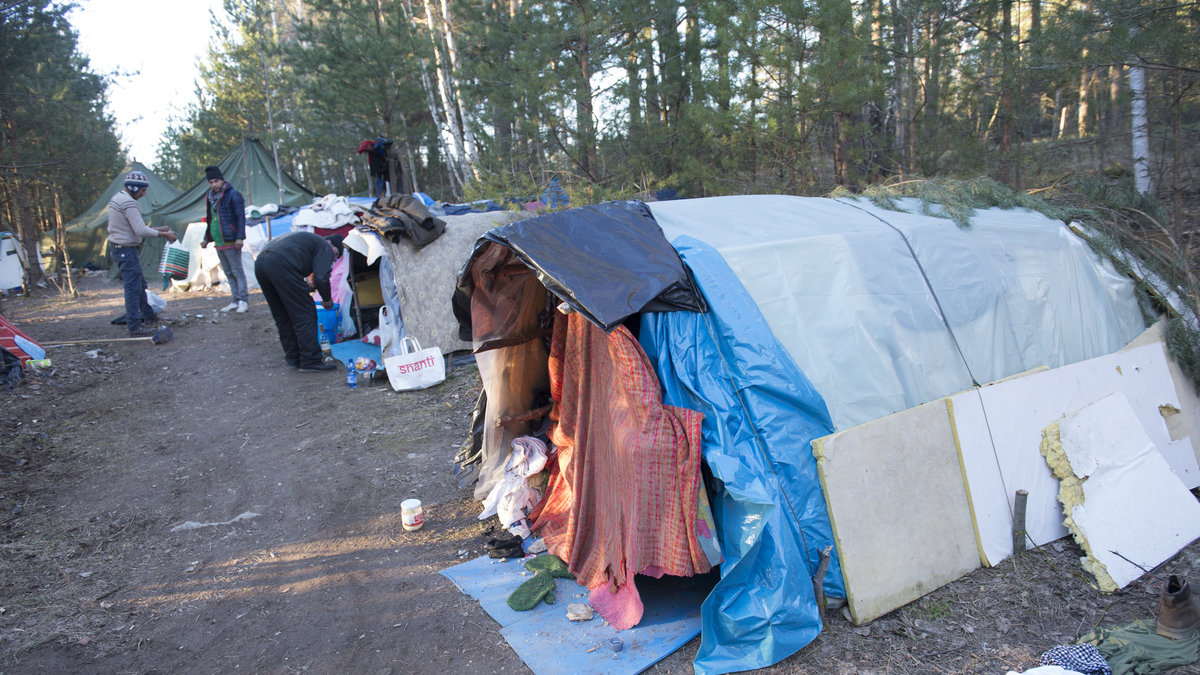 Många tiggare bor i läger, även om vissa grupper lever på campingplatser. 