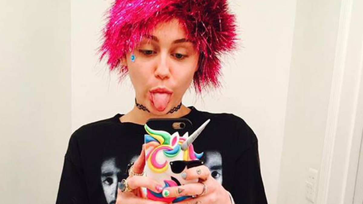 Miley tar en toa-selfie. 