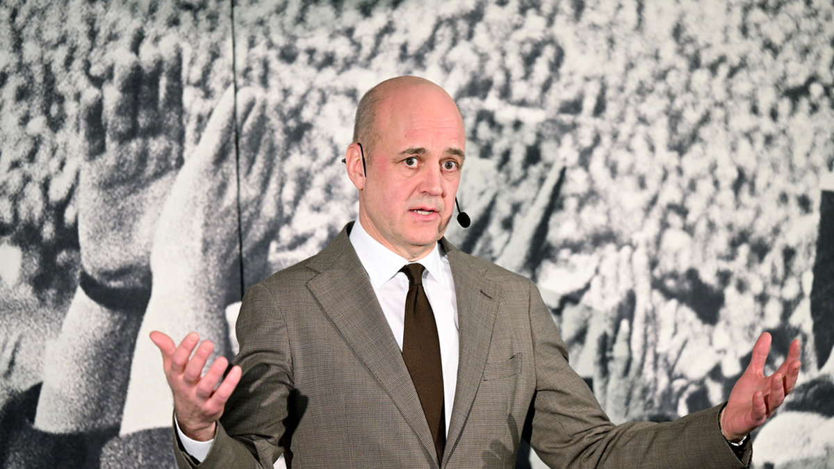 Fredrik Reinfeldt föreslås bli ny ordförande i Svenska Fotbollförbundet och ses här på en pressträff.