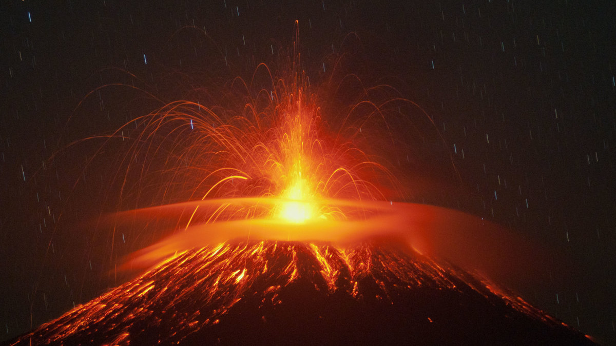 Mount Slamet på Java spyr ut magma. 