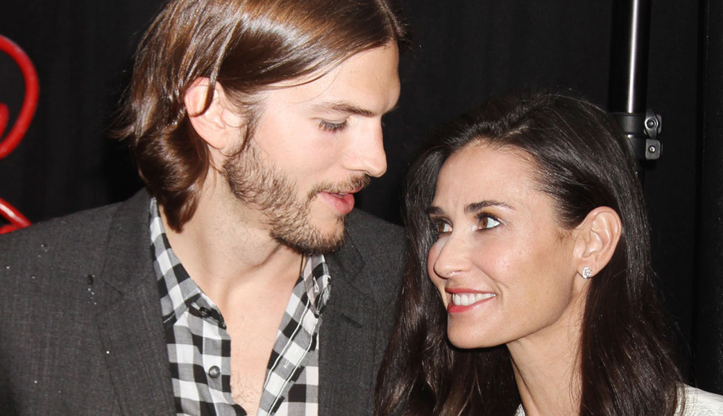 Enligt sajten ska Demi Moore tagit någon form av substans, enligt andra sajter lades hon in på grund av anorexia och enligt vissa, till exempel hennes presstalesman, på grund av utmattning. Enligt sajten ska Demi Moore tagit någon form av substans, enligt andra sajter lades hon in på grund av anorexia och enligt vissa, till exempel hennes presstalesman, på grund av utmattning.