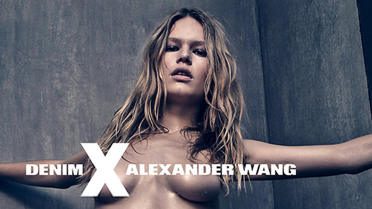 Anna Ewers modellar Alexander Wangs höstkollektion för 2015.