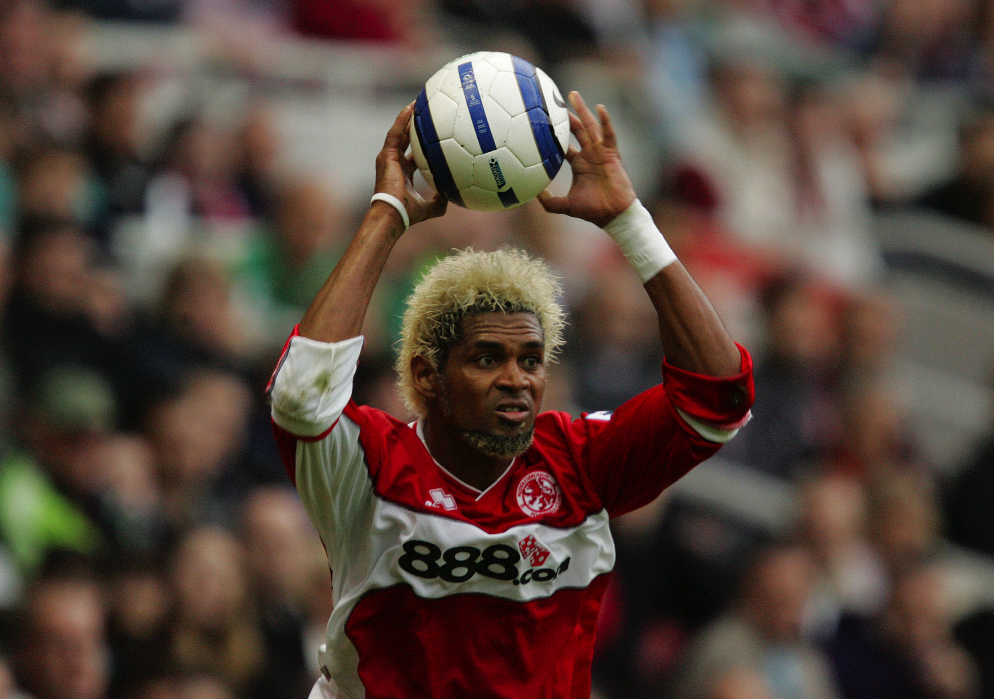 Abel Xavier chockade Premier League med flummiga frisyrer. Här är en av dem. Abel Xavier chockade Premier League med flummiga frisyrer. Här är en av dem.